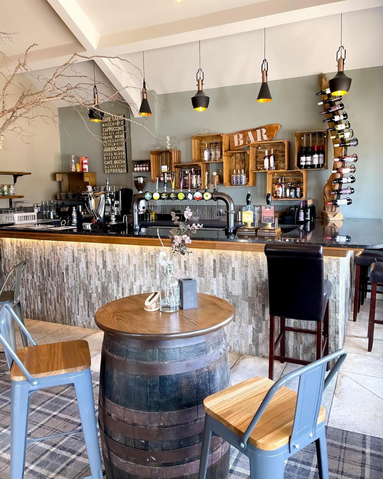 The Tavern At Hale Milnthorpe Kültér fotó